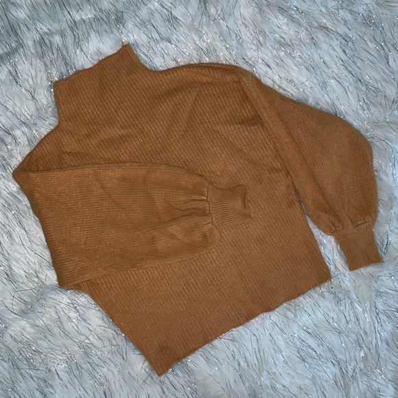 Mustard colored Sweater - Picture 2 of 3